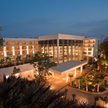 Radisson Blu Plaza Hotel Hyderabad Banjara Hills Exteriér fotografie The Royal
