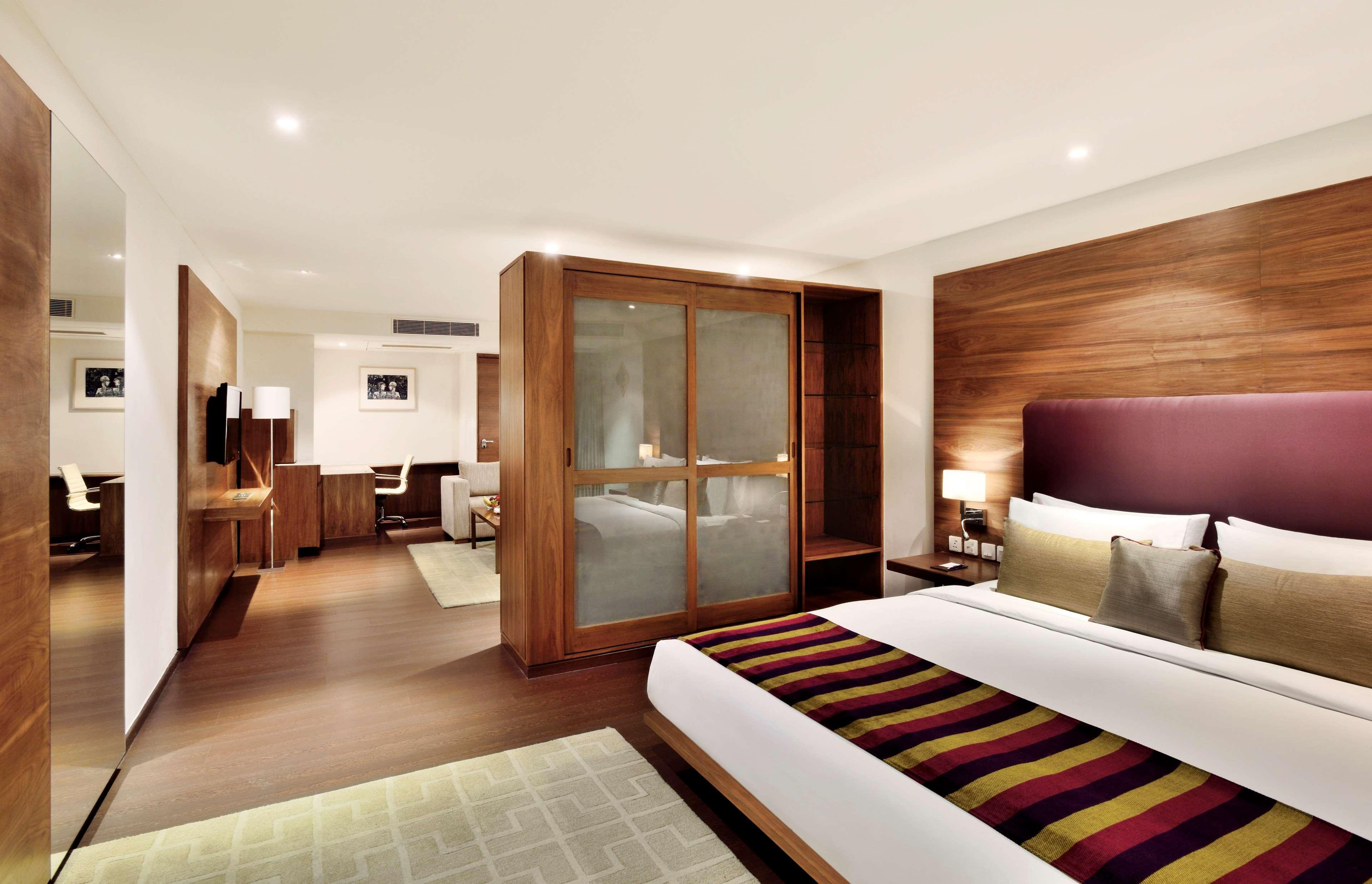 Radisson Blu Plaza Hotel Hyderabad Banjara Hills Exteriér fotografie Suite room at The Park, New Delhi