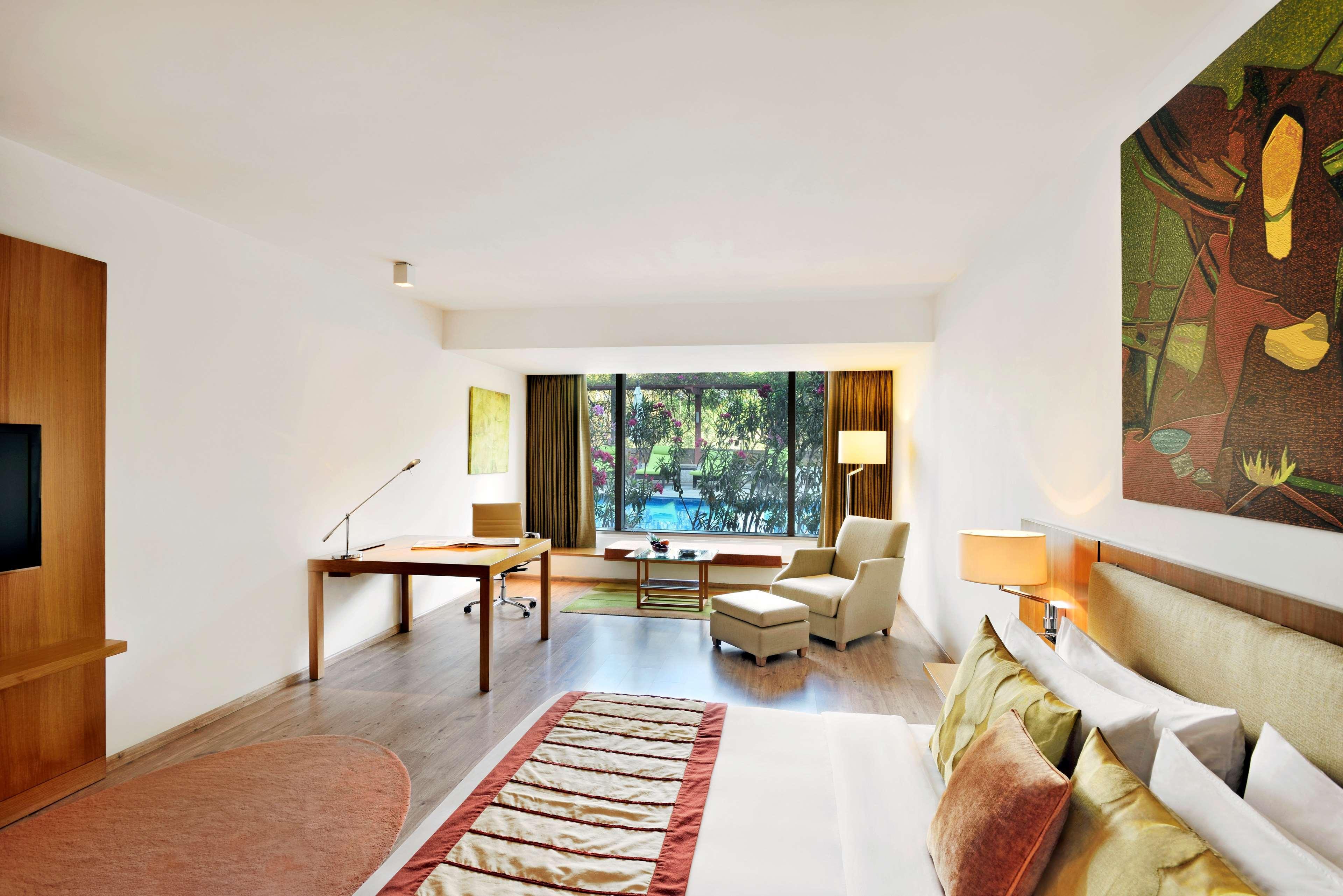 Radisson Blu Plaza Hotel Hyderabad Banjara Hills Exteriér fotografie A room at the Oberoi Mumbai