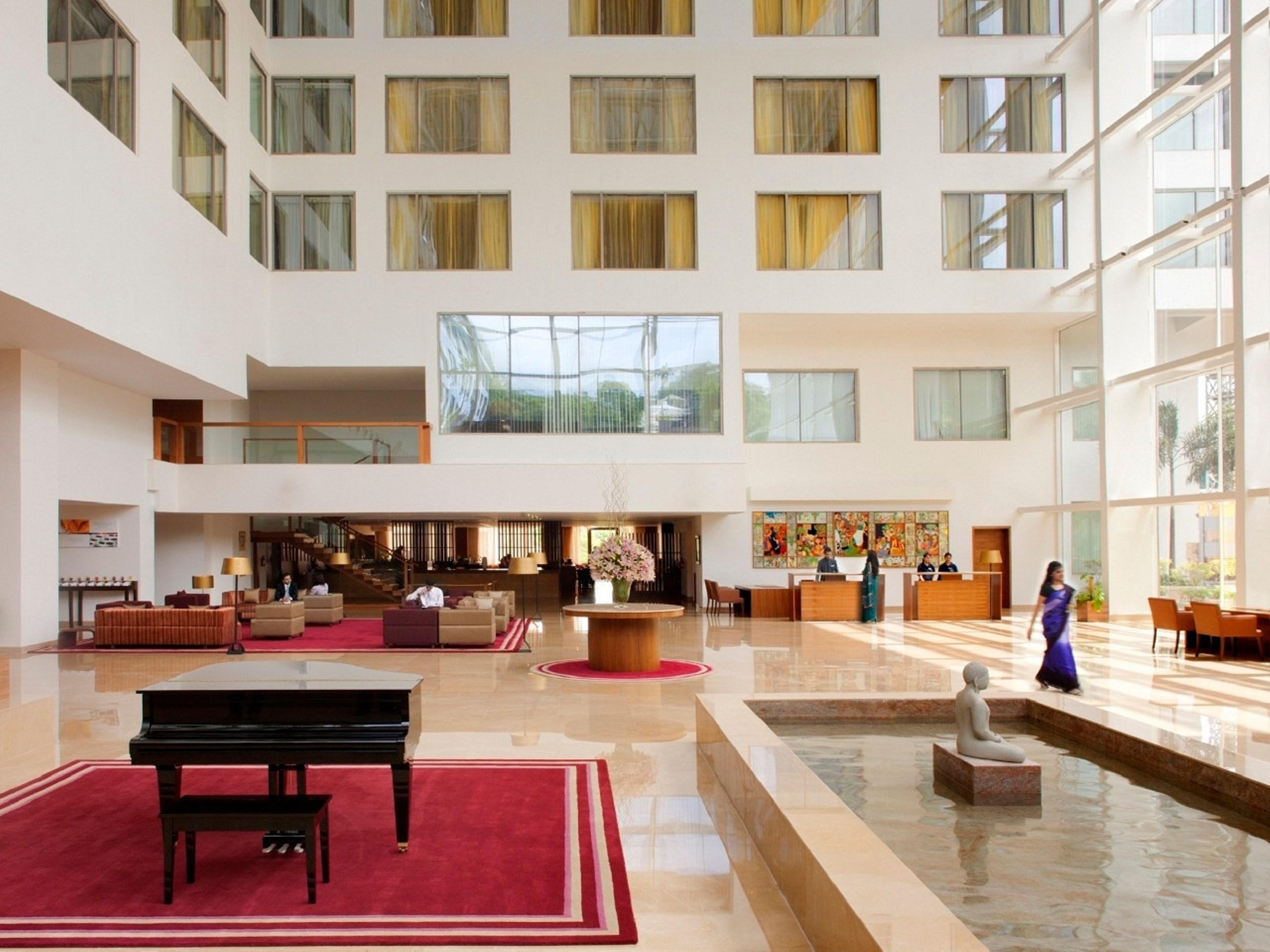 Radisson Blu Plaza Hotel Hyderabad Banjara Hills Exteriér fotografie The lobby of the Taj Mahal Palace, Mumbai