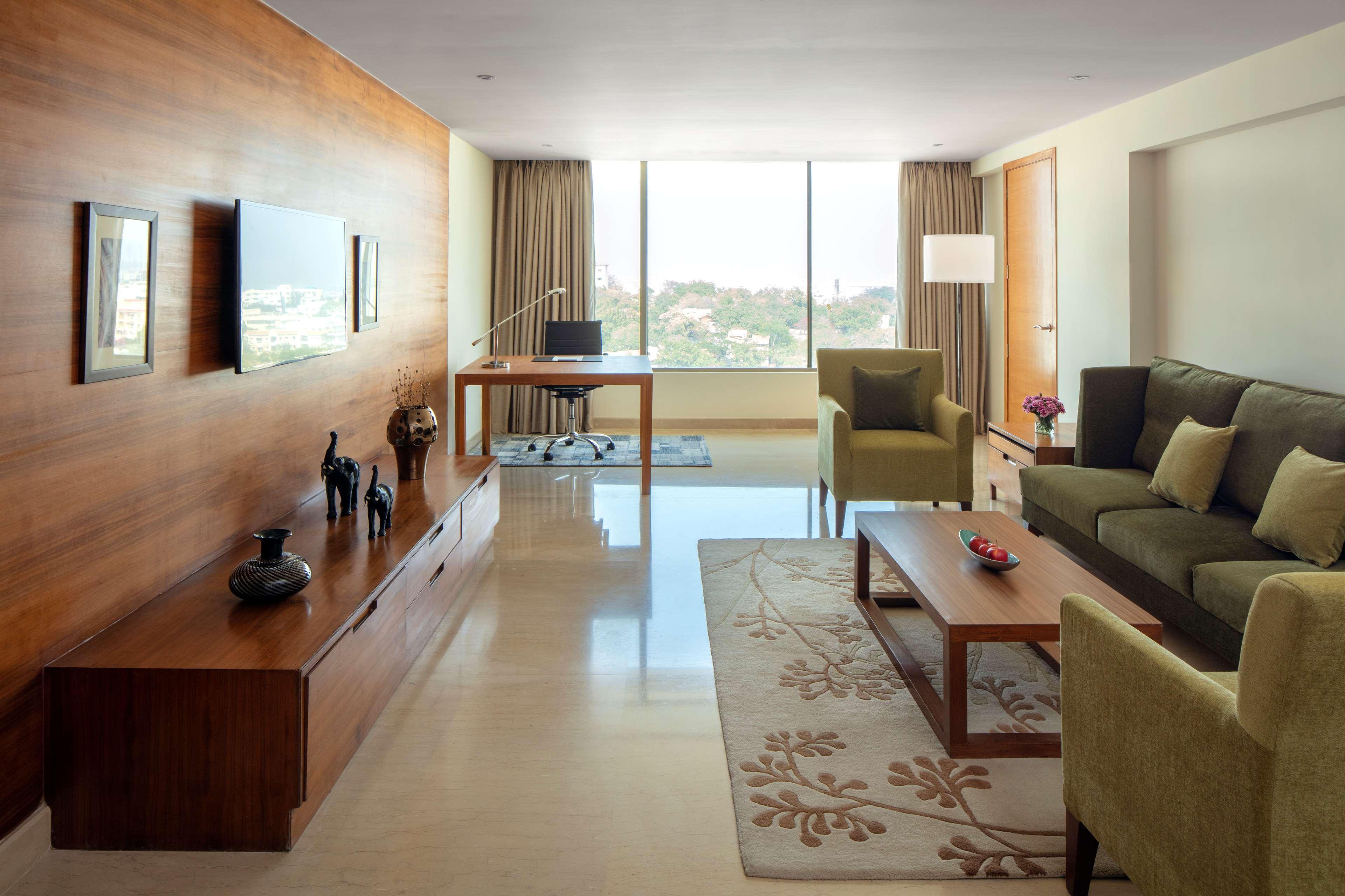 Radisson Blu Plaza Hotel Hyderabad Banjara Hills Exteriér fotografie A living room at the Taj Mahal Palace, Mumbai
