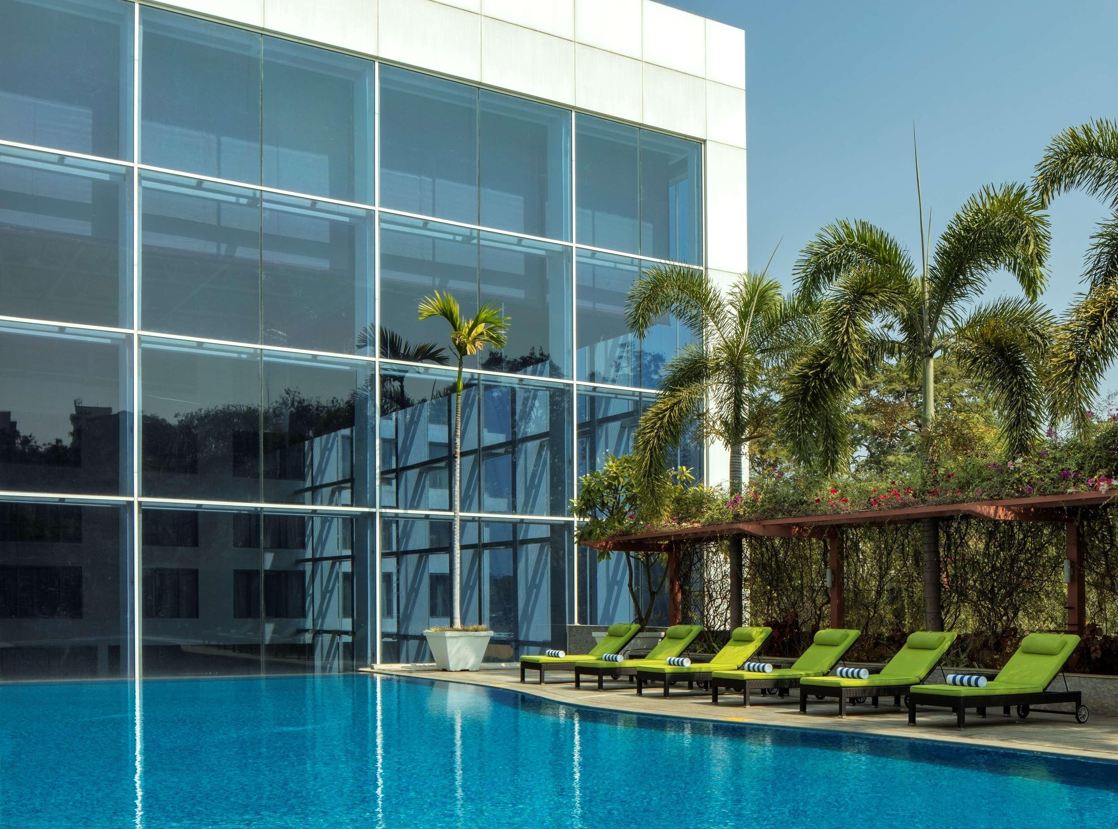 Radisson Blu Plaza Hotel Hyderabad Banjara Hills Exteriér fotografie The Park, Hyderabad