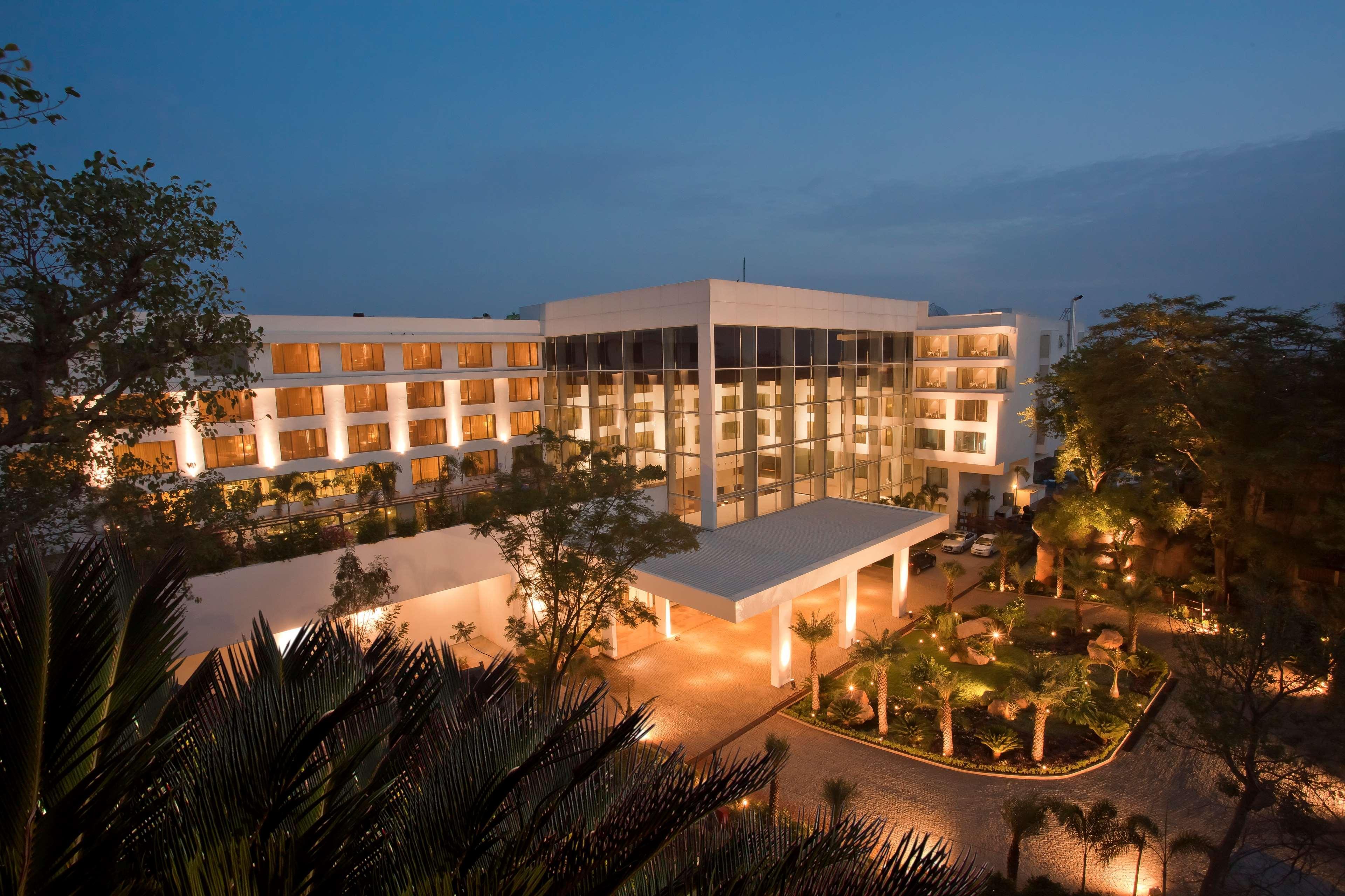 Radisson Blu Plaza Hotel Hyderabad Banjara Hills Exteriér fotografie The Royal