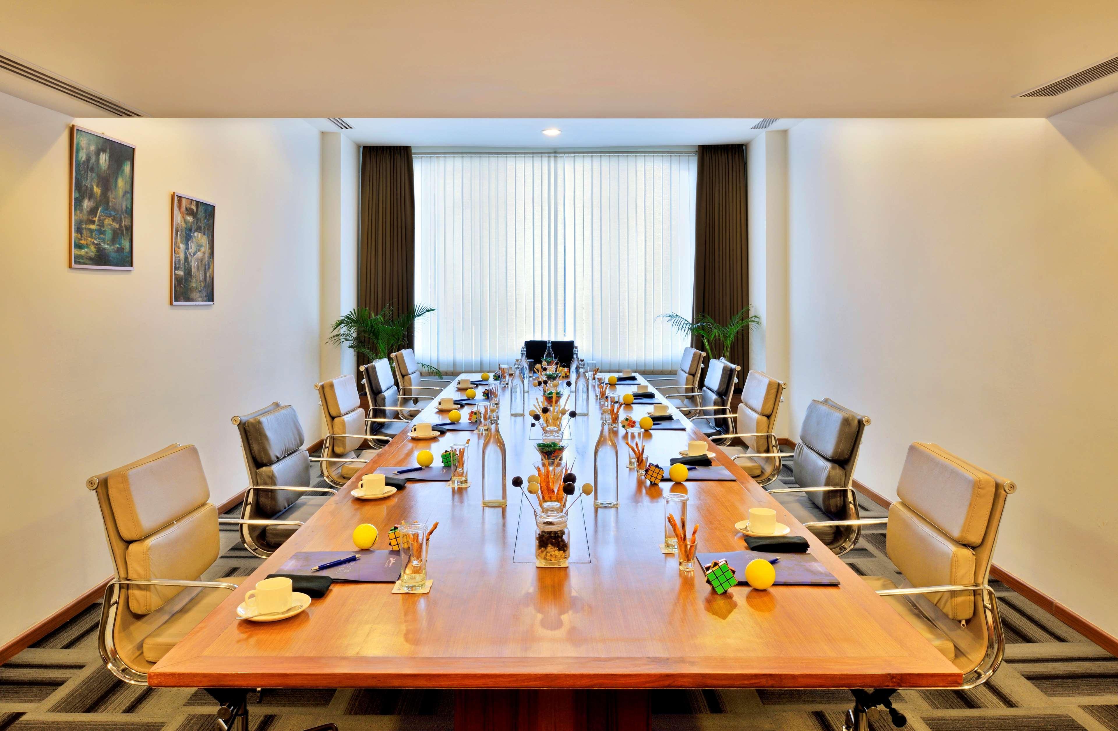 Radisson Blu Plaza Hotel Hyderabad Banjara Hills Exteriér fotografie Meeting room