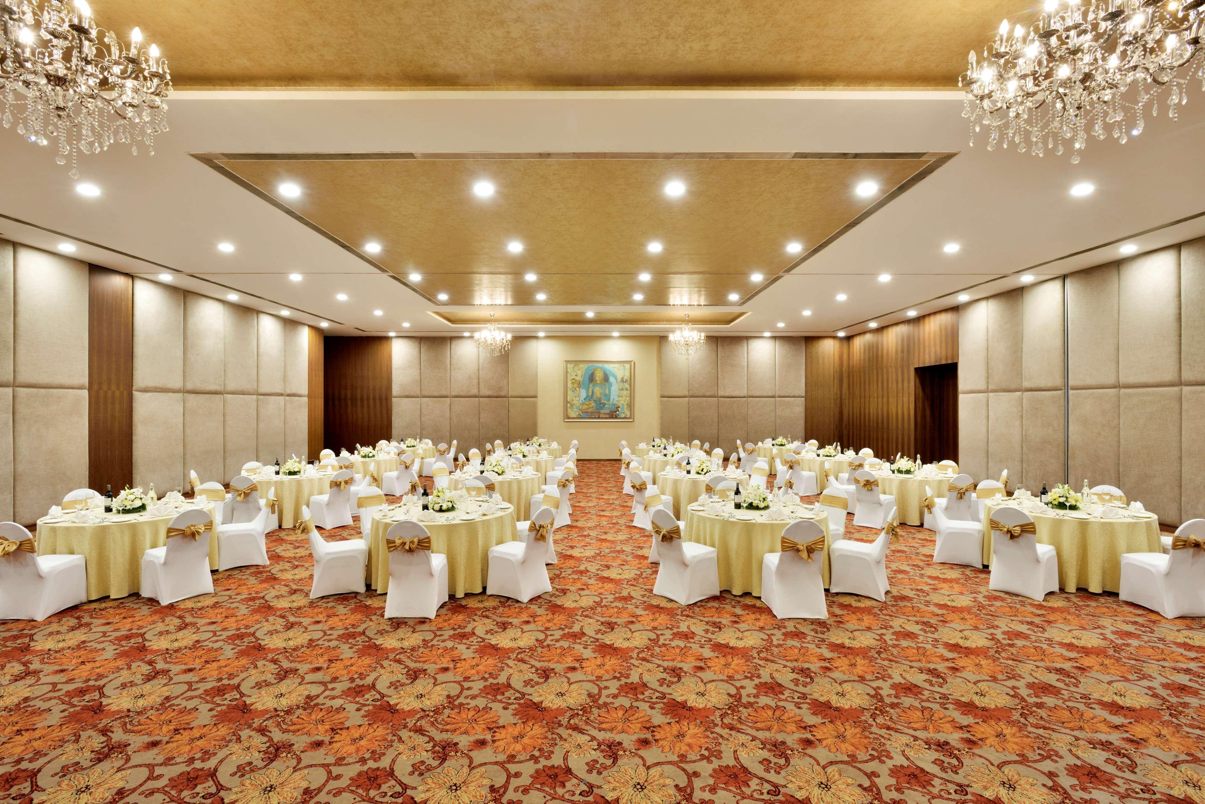 Radisson Blu Plaza Hotel Hyderabad Banjara Hills Exteriér fotografie The Royal Ballroom