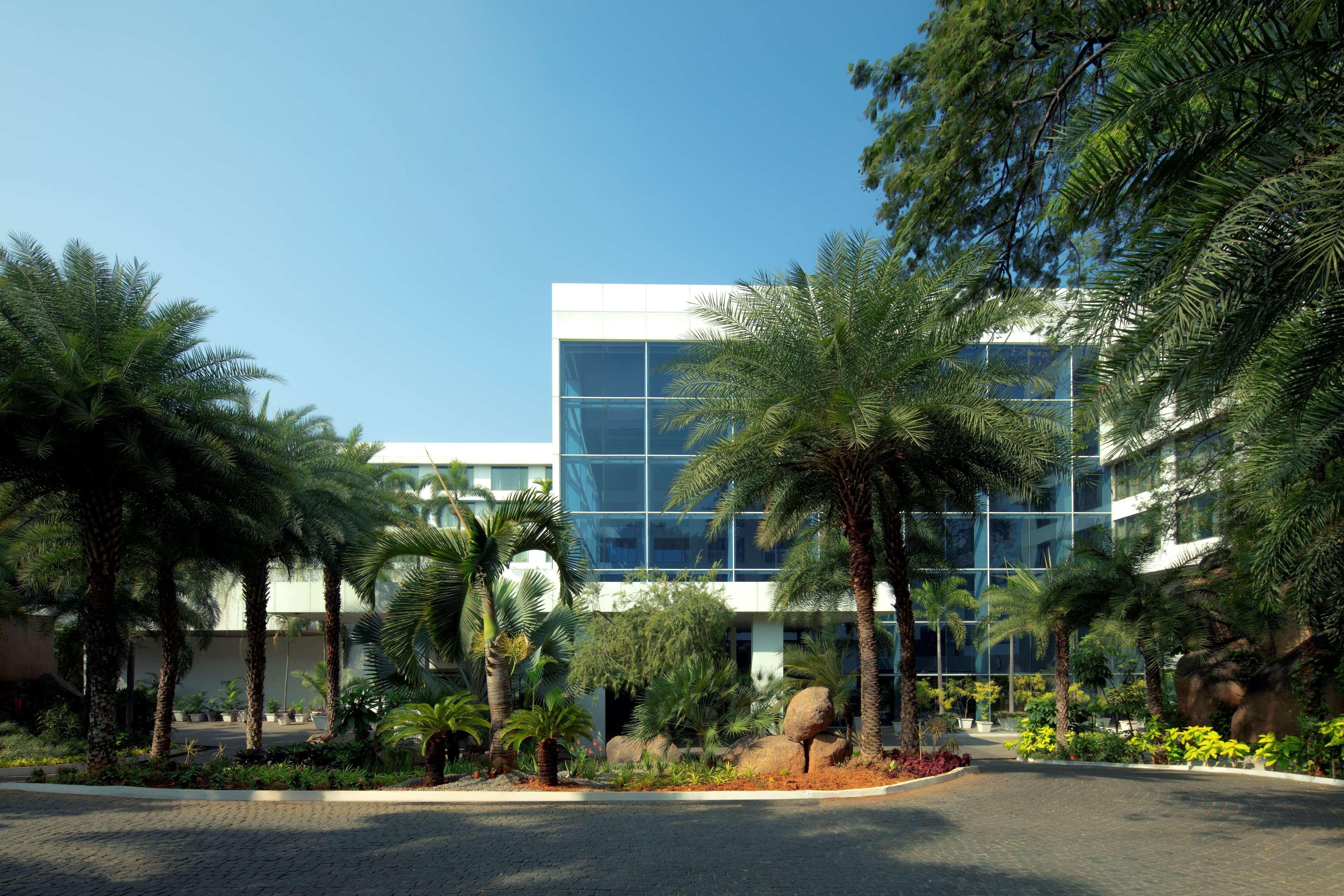Radisson Blu Plaza Hotel Hyderabad Banjara Hills Exteriér fotografie The Infosys campus in Mysore