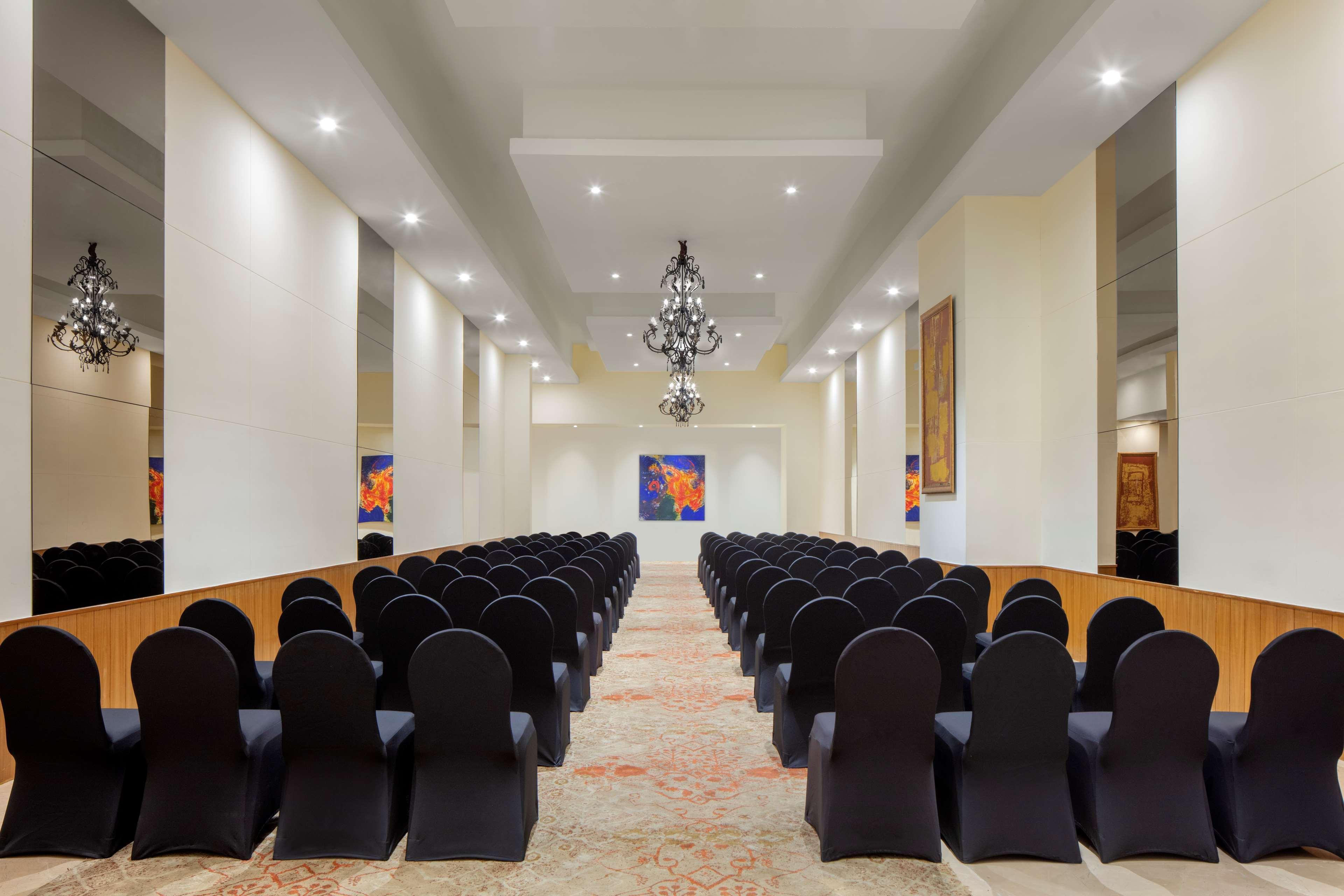 Radisson Blu Plaza Hotel Hyderabad Banjara Hills Exteriér fotografie The ballroom