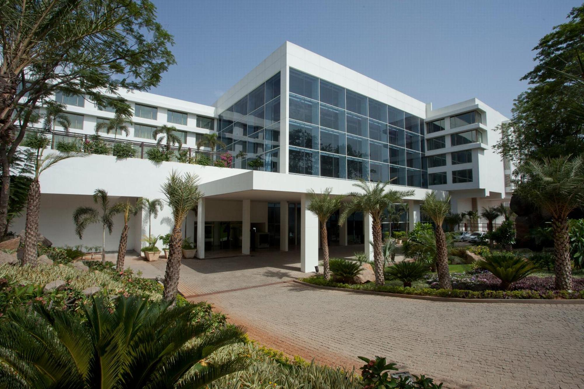 Radisson Blu Plaza Hotel Hyderabad Banjara Hills Exteriér fotografie The Taj Bengal