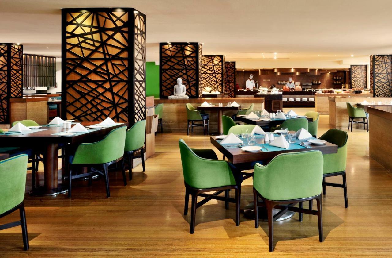 Radisson Blu Plaza Hotel Hyderabad Banjara Hills Exteriér fotografie The restaurant